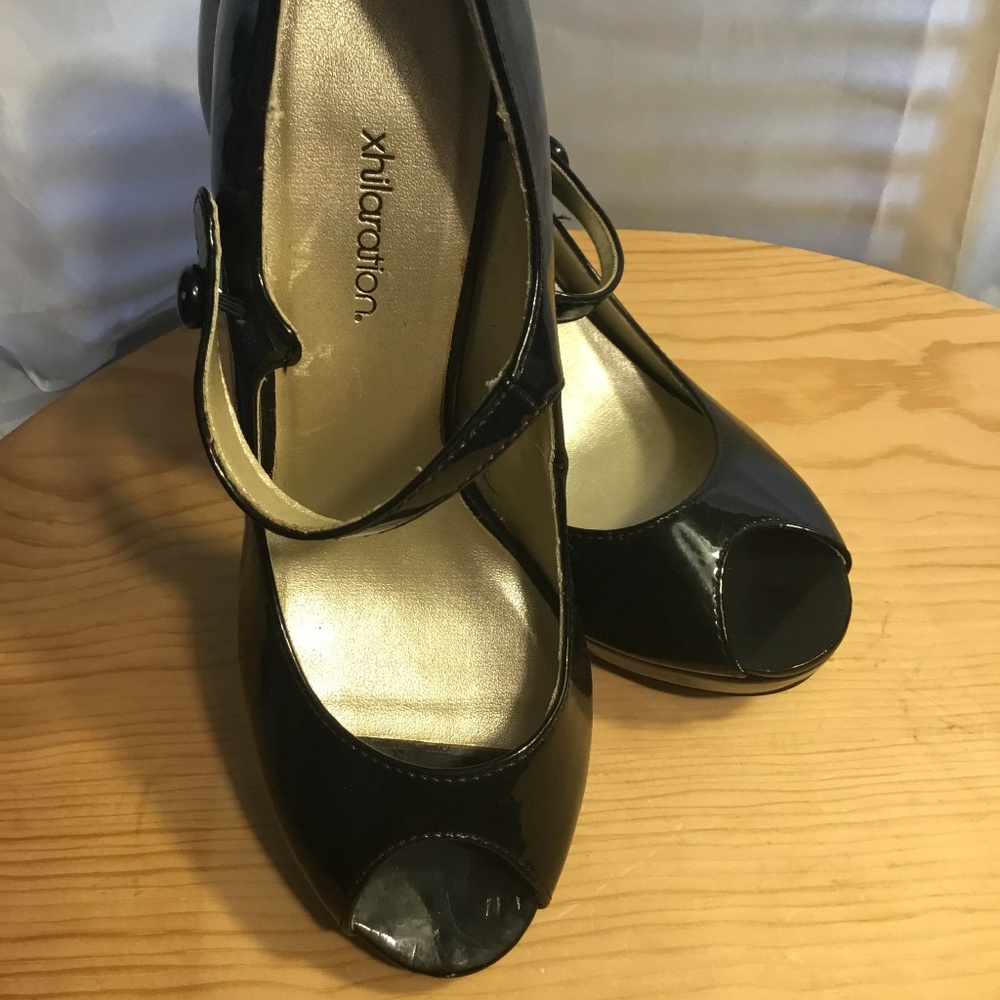 Xhilaration Black Shiny Patent Leather Strappy Peek-a-boo Toe Heels, Size 6.5
